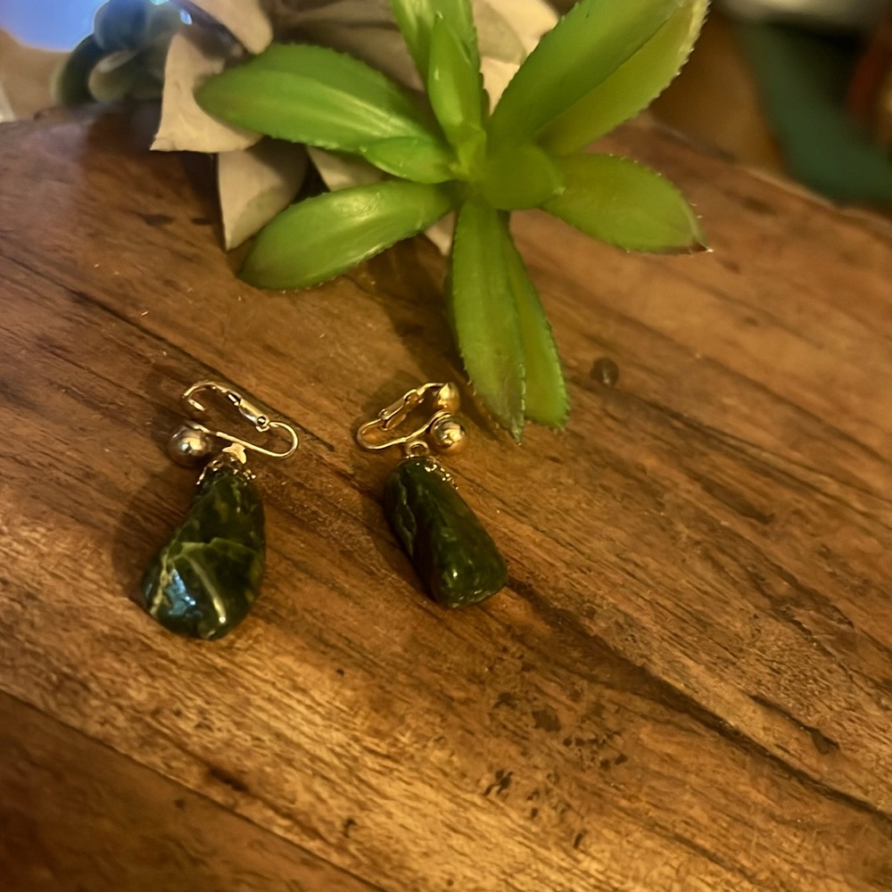 JADE STONE EARRINGS